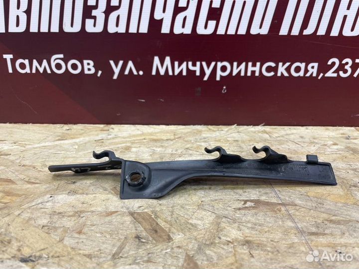 Накладка петли капота левая Renault Logan