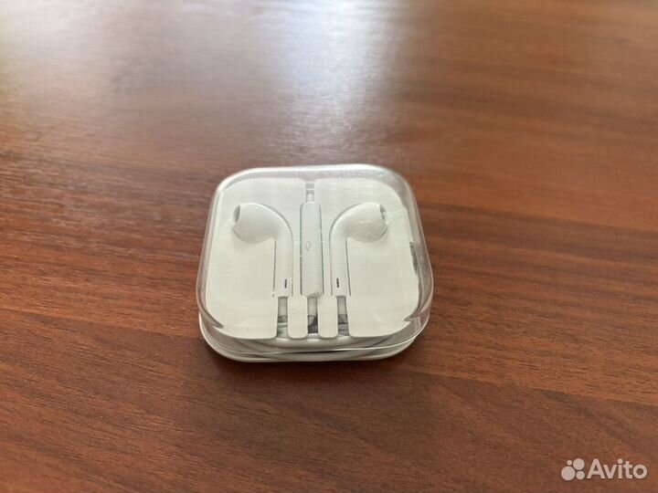 Наушники Apple EarPods lightning