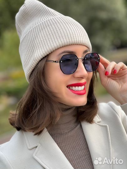 Шапка женская бежевая весна