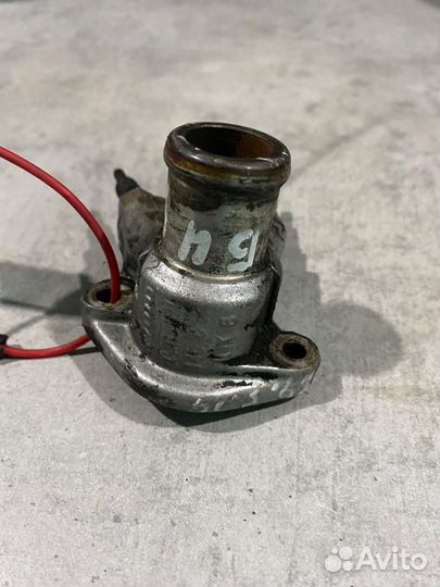 Флянец системы охлождения Volkswagen Passat B4