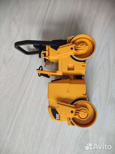 Bruder каток двухвальцовый CAT