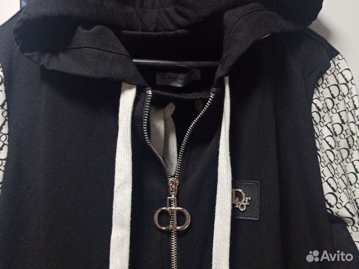 Спортивный костюм женский