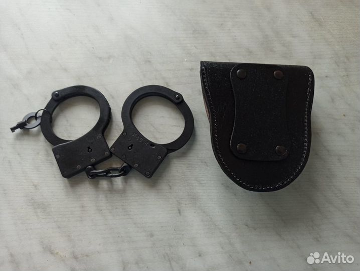 Наручники брс черные с чехлом