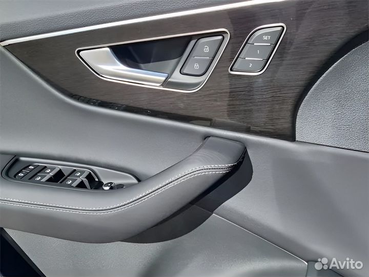 Audi Q7 3.0 AT, 2024, 200 км