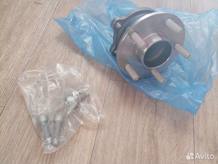 Комплект ступичных подшипников Ford