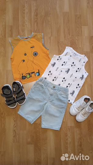 На доставке летние вещи для мальчика