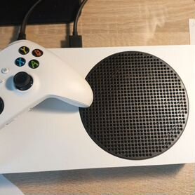 Xbox series s почти новая (обмен)