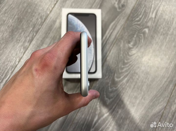 Телефон iPhone XR White