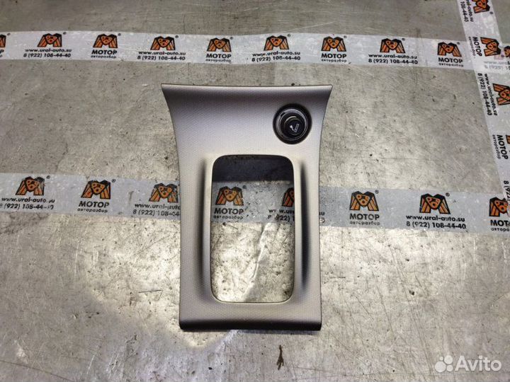 Накладка центральной консоли Toyota Corolla E12