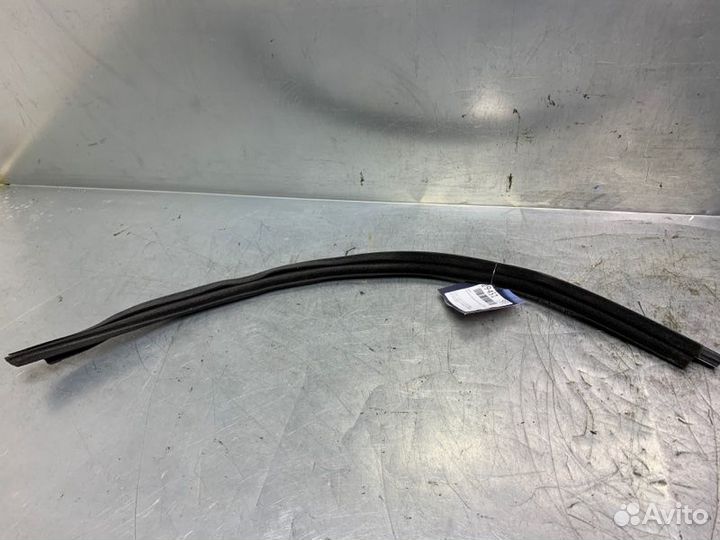 Уплотнитель стекла двери Volkswagen Touareg