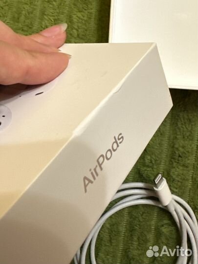 Коробка от Airpods 1 с кабелем