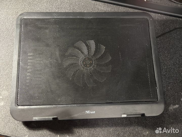 Охлаждающая подставка для ноутбука