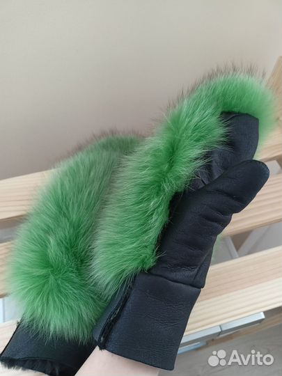 Варежки из овчины с песцом