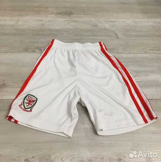 Футбольные шорты adidas на мальчика