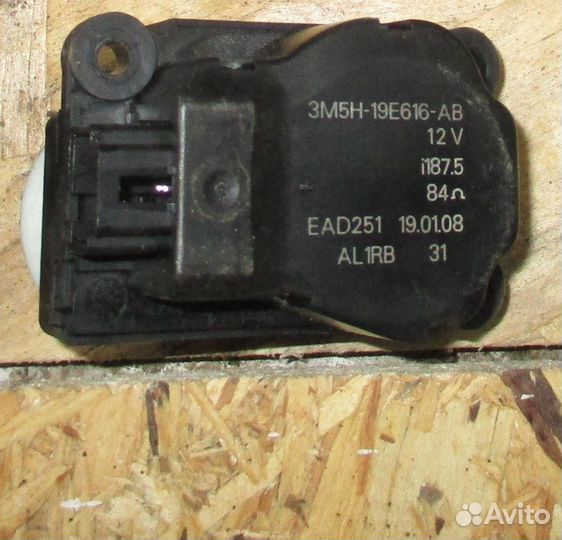 Моторчик заслонки отопителя Форд Фьюжн