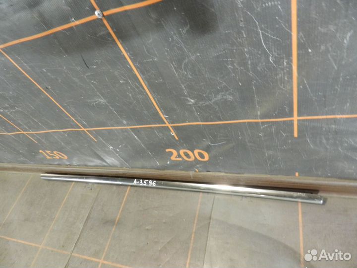 Накладка стекла заднего левого-Volkswagen Tiguan 2