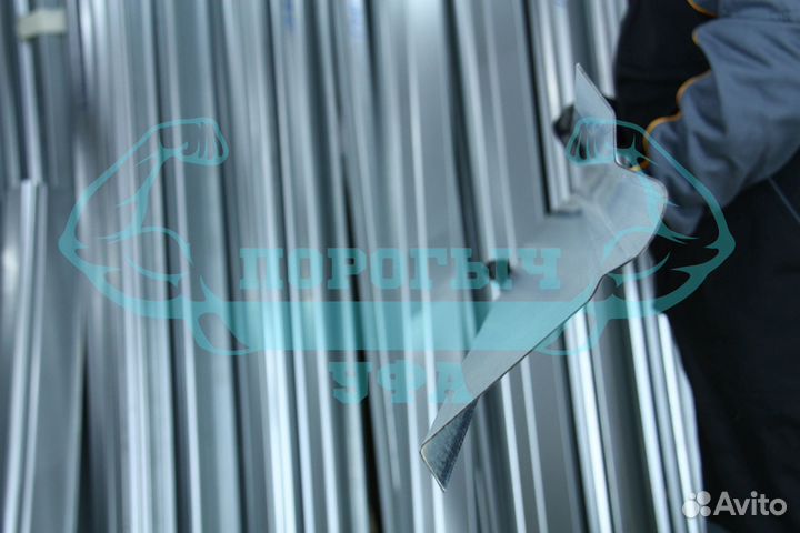 Ремонтный левый порог Dodge Caravan 4