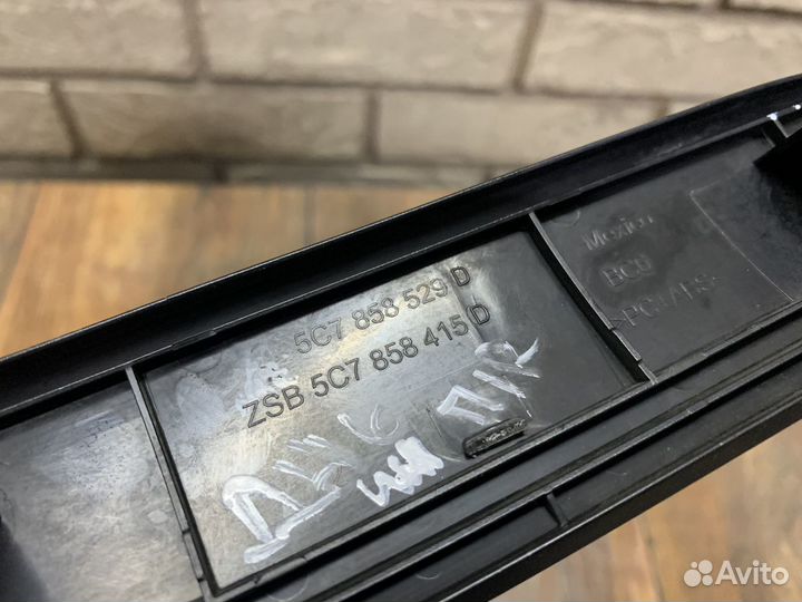 Volkswagen Jetta 6 Накладка декоративная