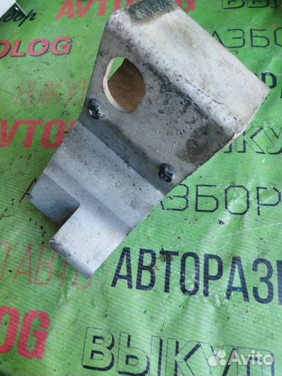 Кронштейн двигателя задний Volvo S60/Вольво С60