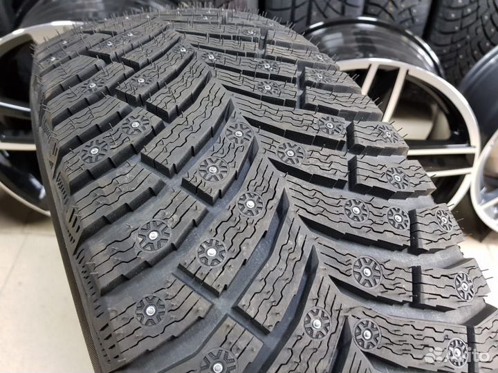 Michelin X-Ice North 4 225/50 R17