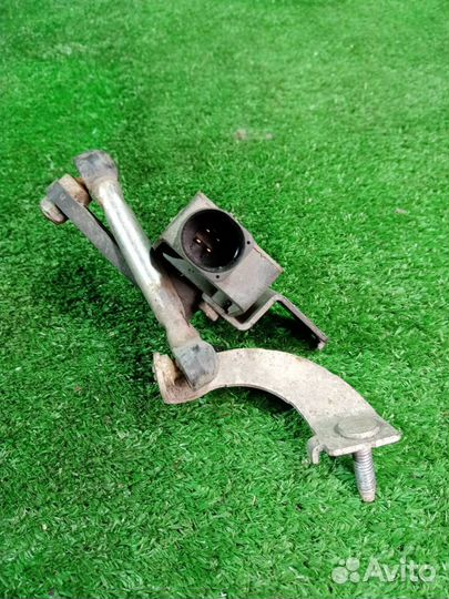 Датчик положения кузова передний правый Volkswagen