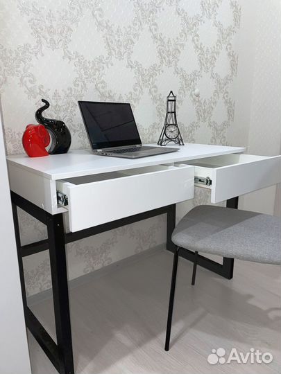 Эргономичный компьютерный стол высокого качества