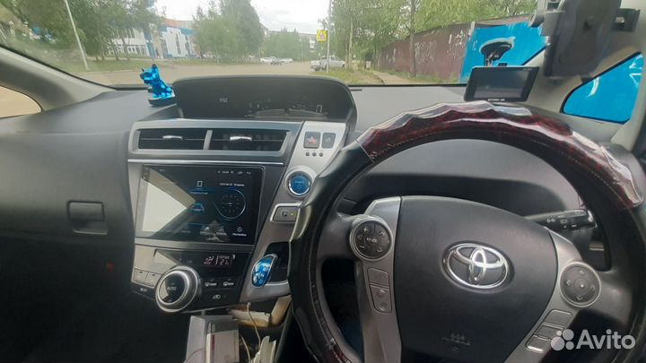 Toyota Prius Alpha 1.8 CVT, 2016, 180 000 км
