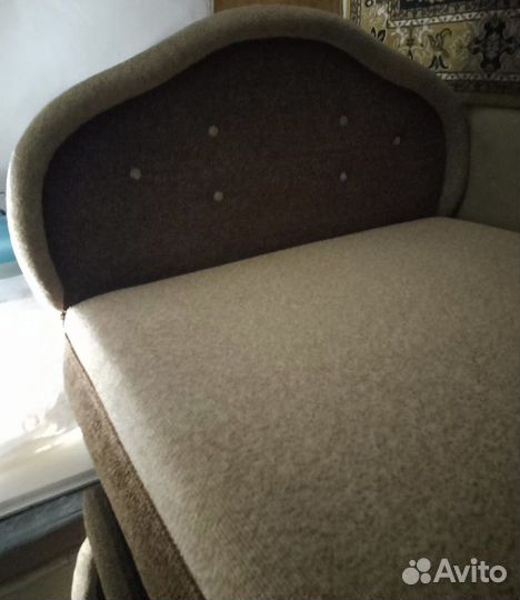 Кровать с мягким изголовьем