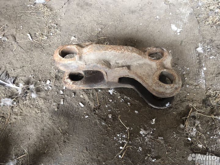 Серьга прицепная дт-75, Т-150