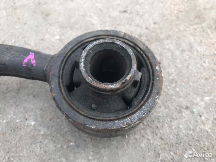 Рычаг подвески передний правый Toyota Progres