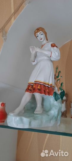 Фарфоровая статуэтка
