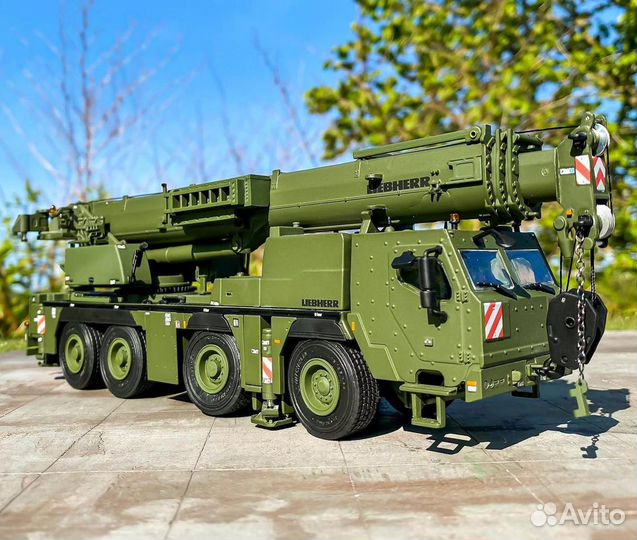 1/50 кран Liebherr 1090-4.2 Bundeswehr WSI