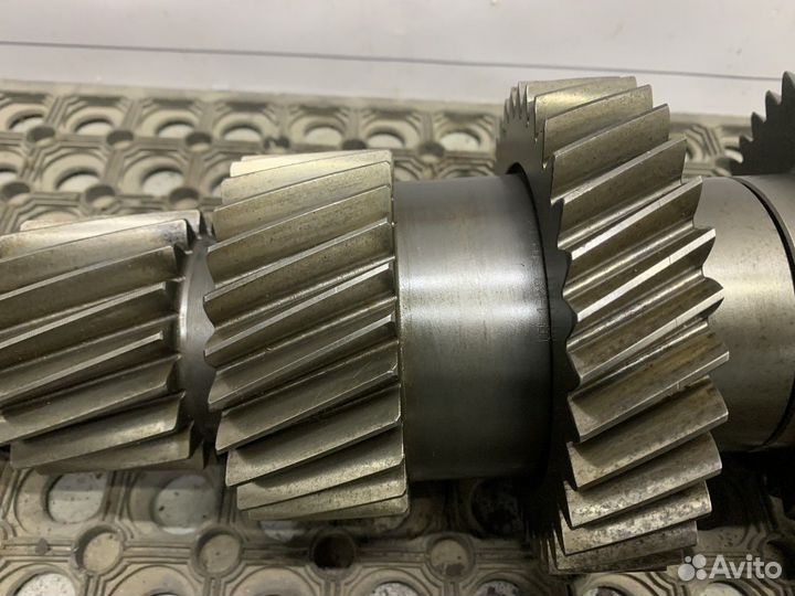 1329303008 Вал кпп промежуточный ZF
