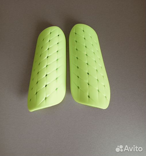 Футбольные щитки детские