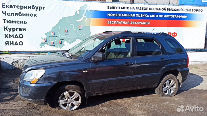 Стекло кузовное глухое правое Kia Sportage (KM) 87