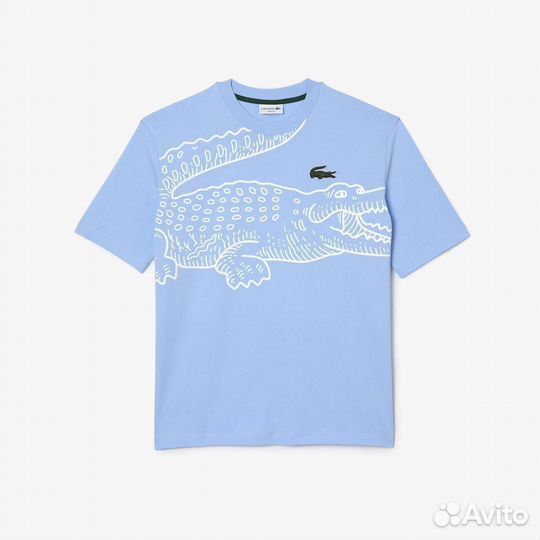 Футболка Lacoste на руках