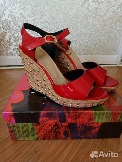 Новые босоножки (р.39)