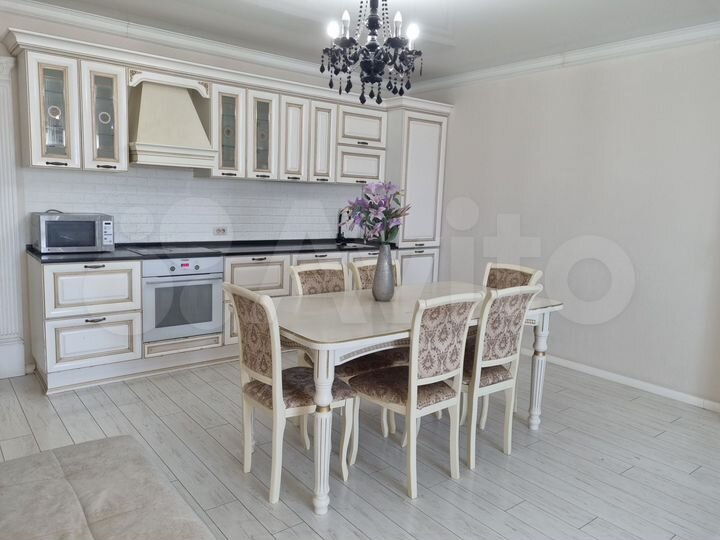 3-к. квартира, 141 м², 8/10 эт.