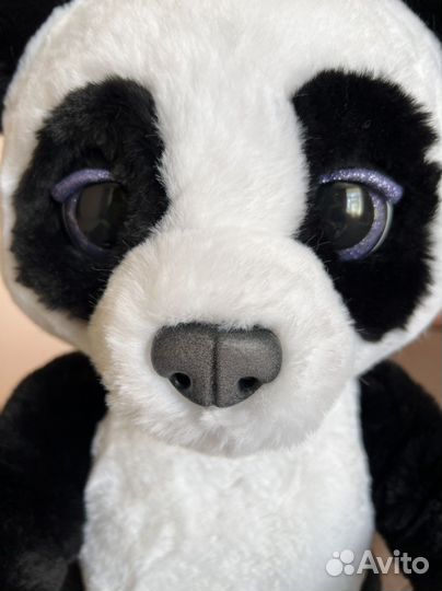 Панда двигается