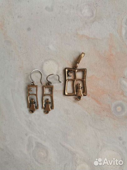 Серьги и подвеска 