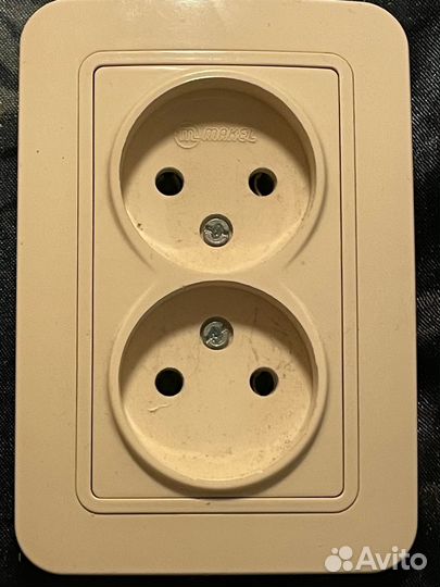 Розетка Makel двойная, блок новые