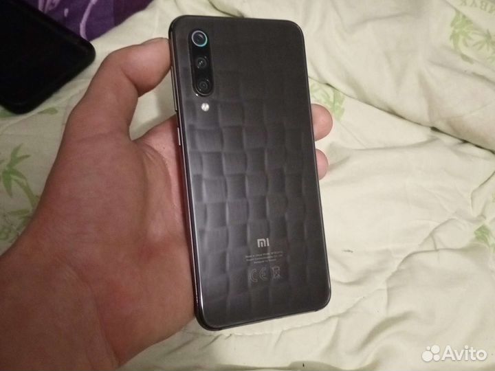 Xiaomi Mi 9 SE, 6/64 ГБ