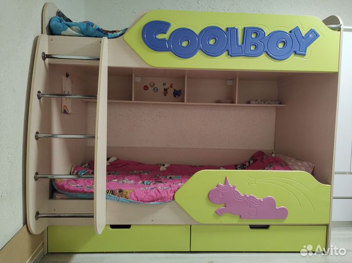 Двухъярусная кровать