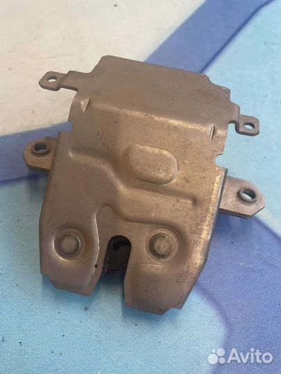 Замок багажника 31335049