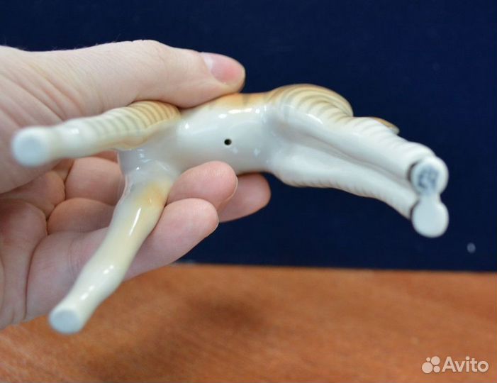 Фарфоровая статуэтка- зебра (лфз)