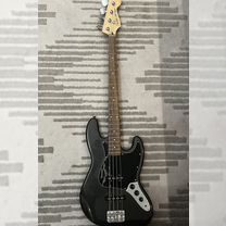 Басс Гитара 4 струны "Squier jazz bass"