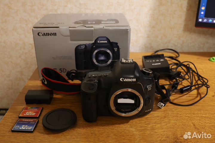 Зеркальный фотоаппарат canon 5D mark iii