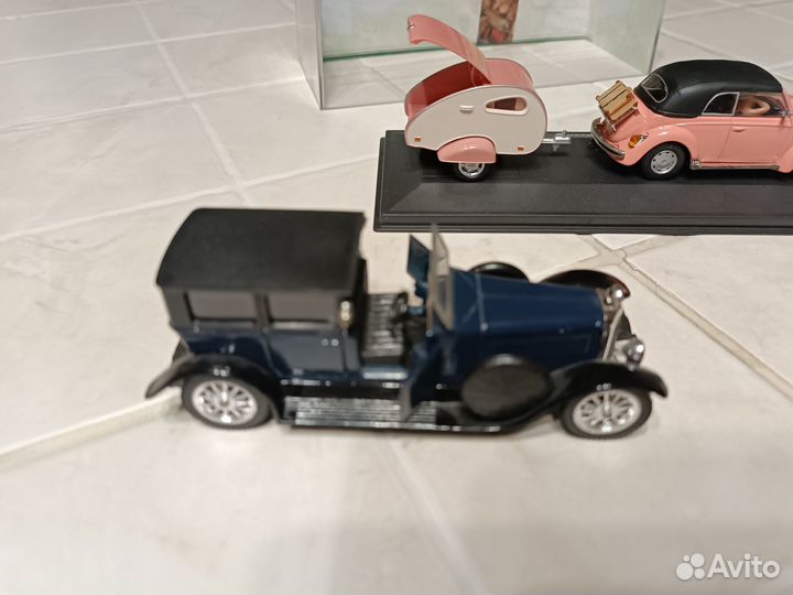 Модели автомобилей в масштабе 1:43 2 шт