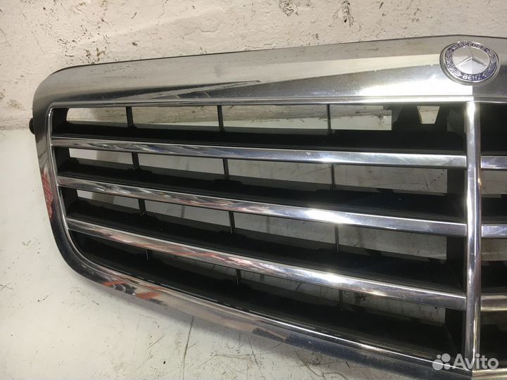 Решетка радиатора Mercedes-Benz E-Class