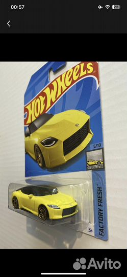 Машинка базовая Hot Wheels Nissan Z Proto желтый